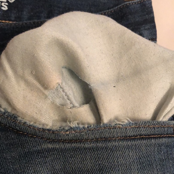 Mens Uniqlo cropped / distressed SELVEDGE DENIM jeans (29” x 27”), faded blue - Picture 9 of 12